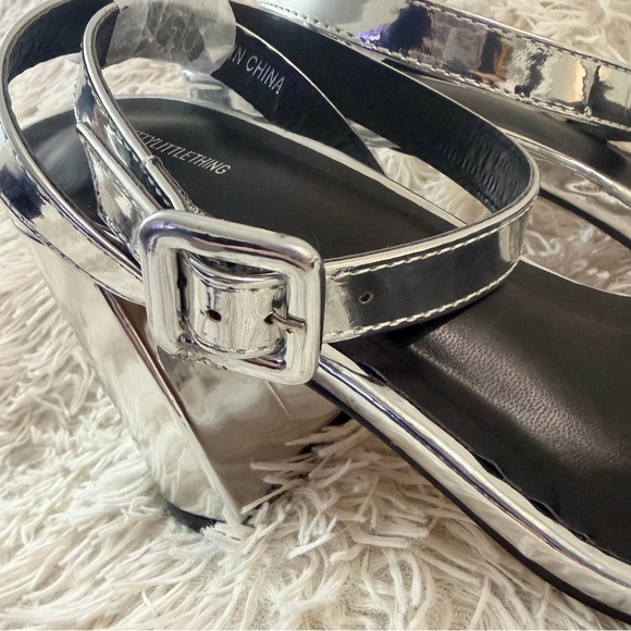 PrettyLittleThing SILVER METALLIC THICK STRAP BLOCK HEELED SANDALS NWT - SIZE 8 - Picture 5 of 13